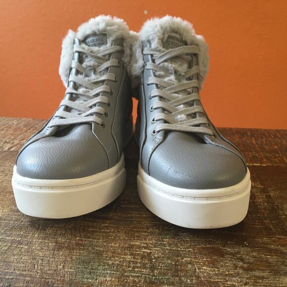 Koolaburra by UGG Sundell Fuzz Chukka Boot Womens 9 Gray White Wild Dove Fur - Picture 2 of 10